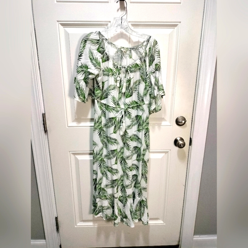 Krazy Kat Size Medium White and Green Leaf Maxi Dress